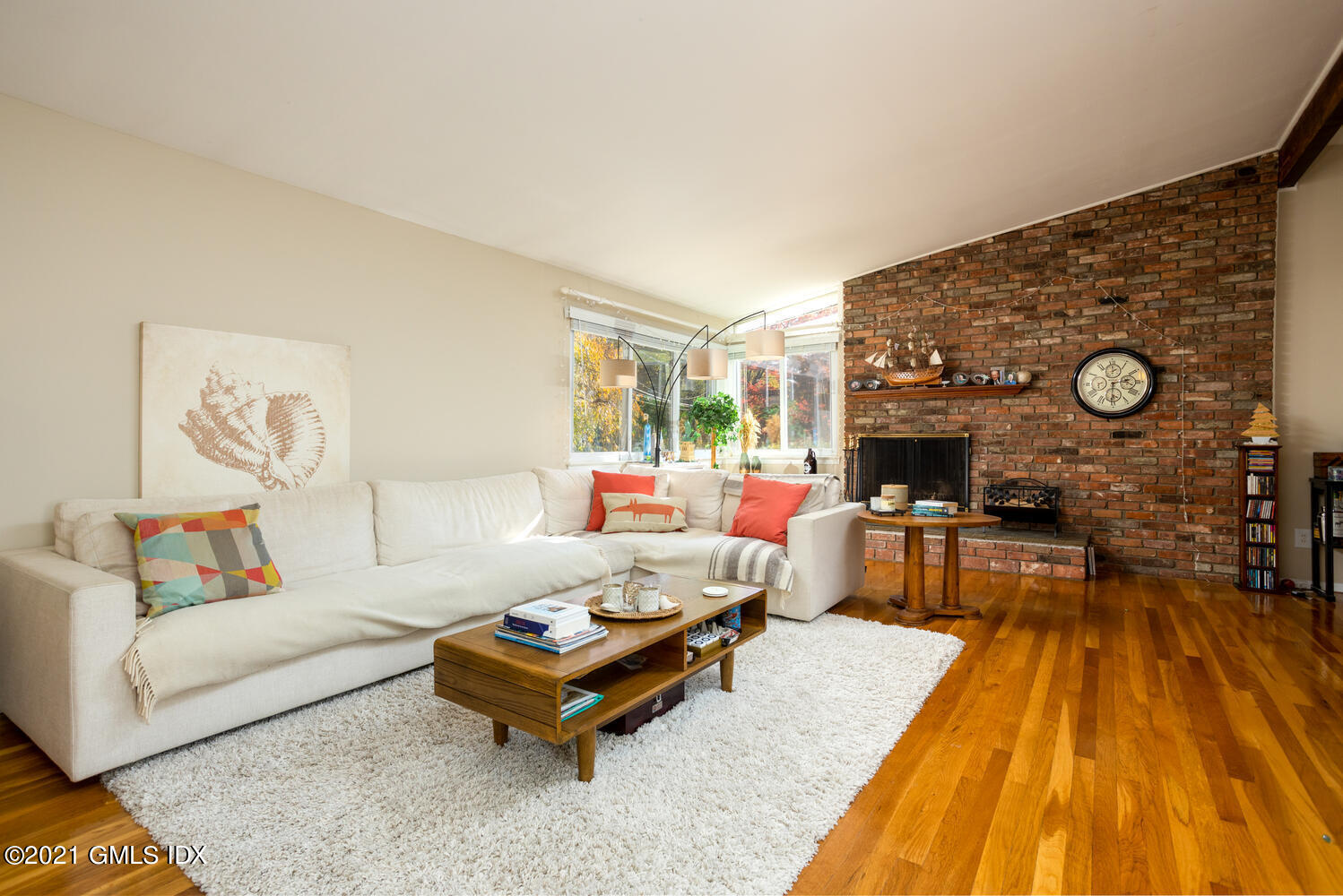89 Florence Road Riverside, CT 06878 - Photo 5 of 34 a living room with furniture and a couch