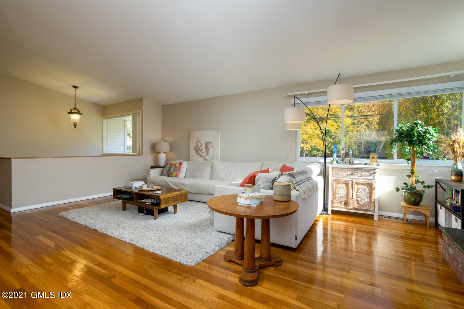 89 Florence Road Riverside, CT 06878 - Photo 6 of 34 a living room with furniture and a wooden floor