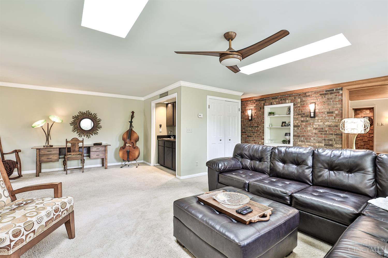 522 Riddle Road Cincinnati, OH 45231 - Photo 10 of 57 Gallery Image 10