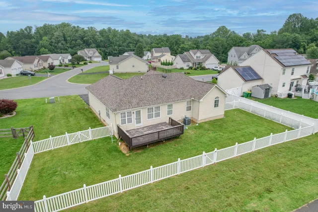 an aerial view of a house having yard