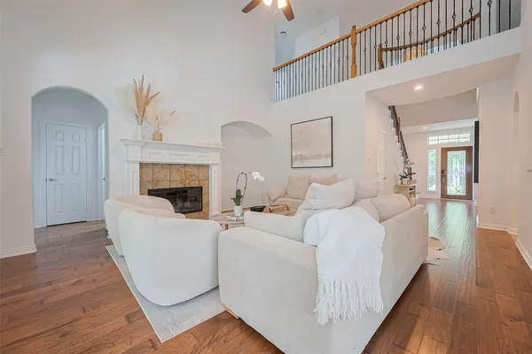 $4,600 | 157 East Frontera Circle, The Woodlands, TX 77382