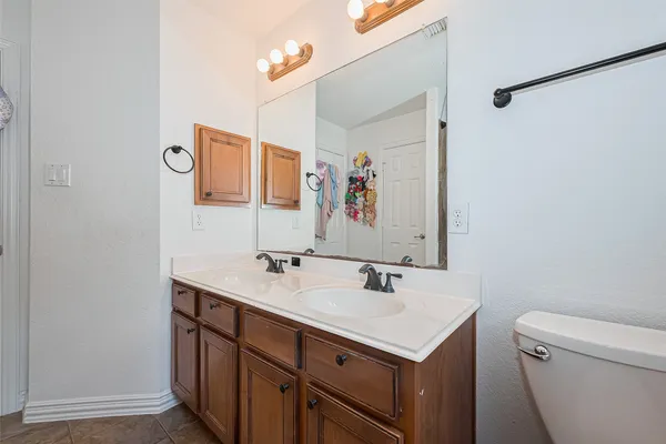 $4,600 | 157 East Frontera Circle, The Woodlands, TX 77382