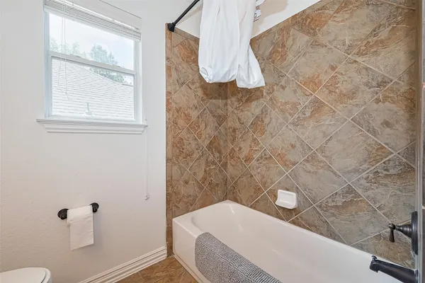 $4,600 | 157 East Frontera Circle, The Woodlands, TX 77382