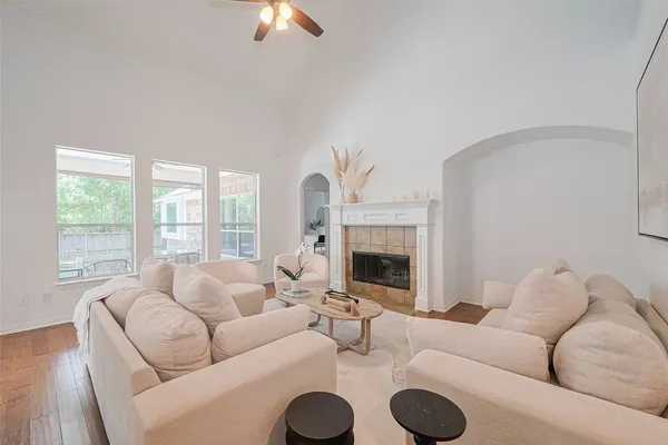 $4,600 | 157 East Frontera Circle, The Woodlands, TX 77382