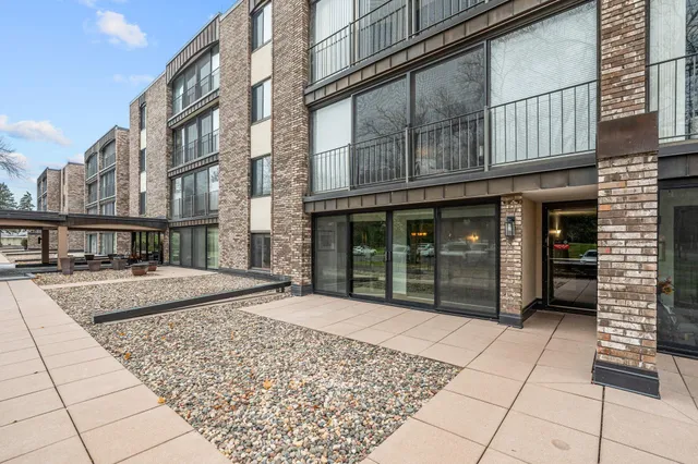 $279,900 | 1101 Sibley Memorial Highway, Unit 310, Lilydale, MN 55118