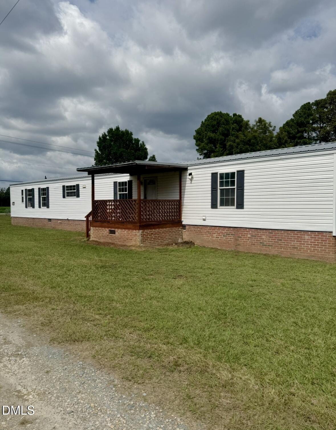 a view of a house with a backyard