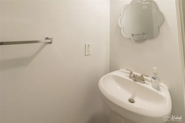 $300,000 | 10904 Panther Court, Houston, TX 77099