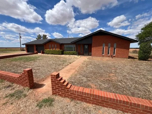 $260,000 | 850 Fm 611 Street West, Rotan, TX 79546