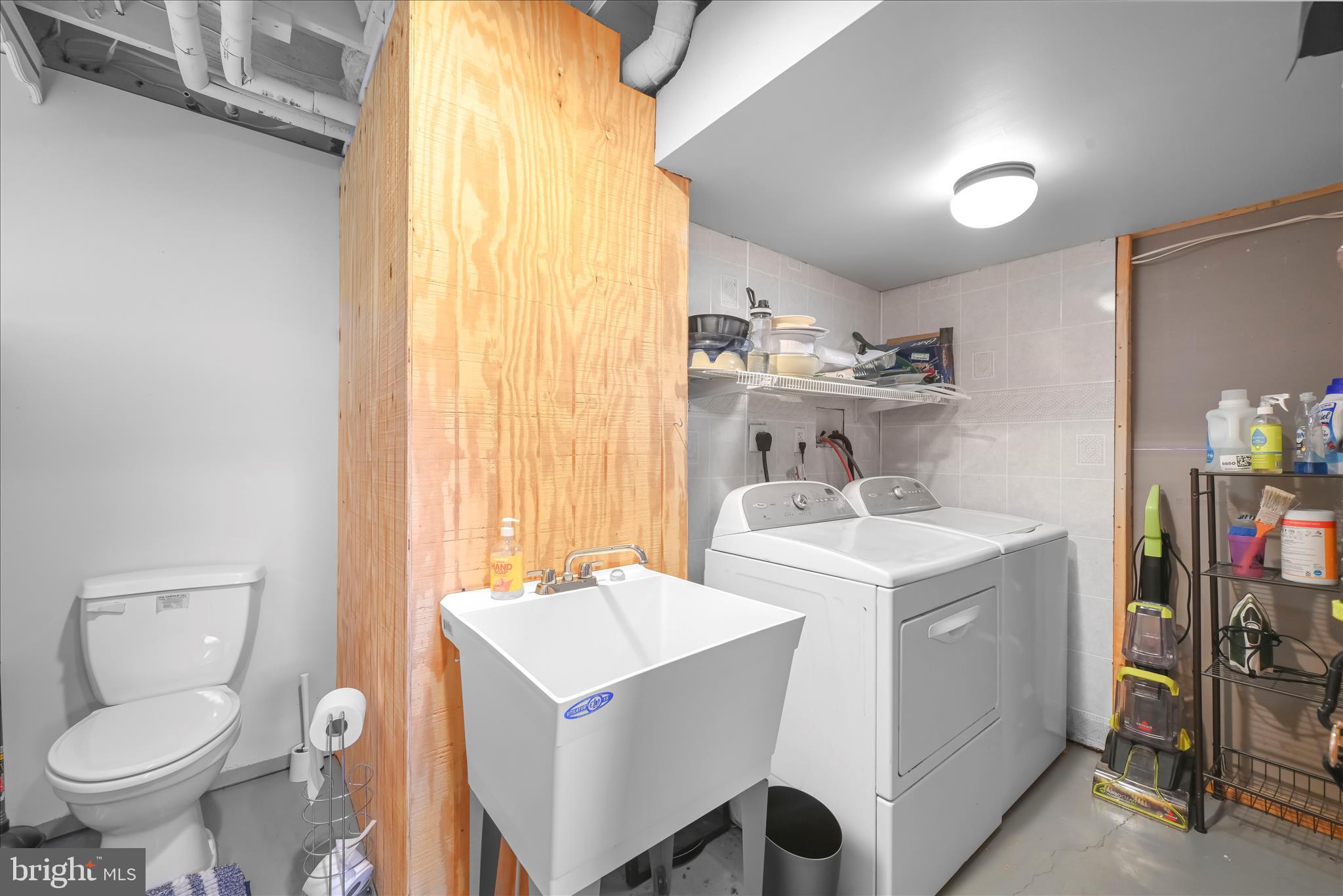 668 Scotland Road Quarryville, PA 17566 - Photo 28 of 41 a bathroom with a sink toilet and a mirror