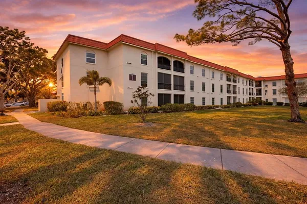 $2,100 | 2700 Bayshore Boulevard, Unit 1307, Dunedin, FL 34698