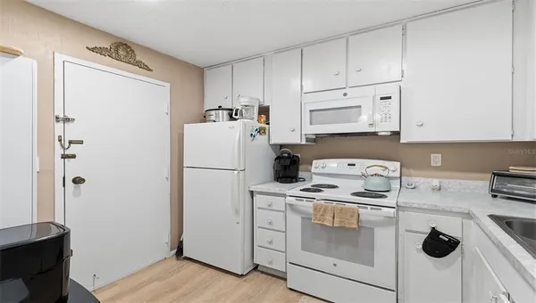 $2,100 | 2700 Bayshore Boulevard, Unit 1307, Dunedin, FL 34698