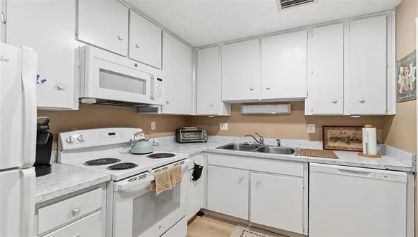 $2,100 | 2700 Bayshore Boulevard, Unit 1307, Dunedin, FL 34698