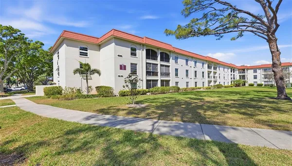 $2,100 | 2700 Bayshore Boulevard, Unit 1307, Dunedin, FL 34698