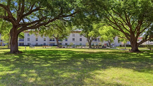 $2,100 | 2700 Bayshore Boulevard, Unit 1307, Dunedin, FL 34698