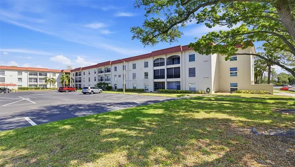 $2,100 | 2700 Bayshore Boulevard, Unit 1307, Dunedin, FL 34698