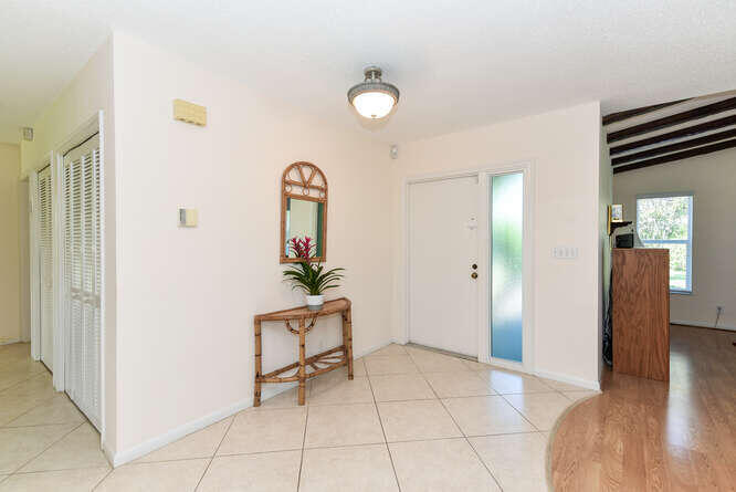 1050 Southwest 1st Street Boca Raton, FL 33486 - Photo 13 of 50 1050 SW 1st Street Boca Raton-small-019-