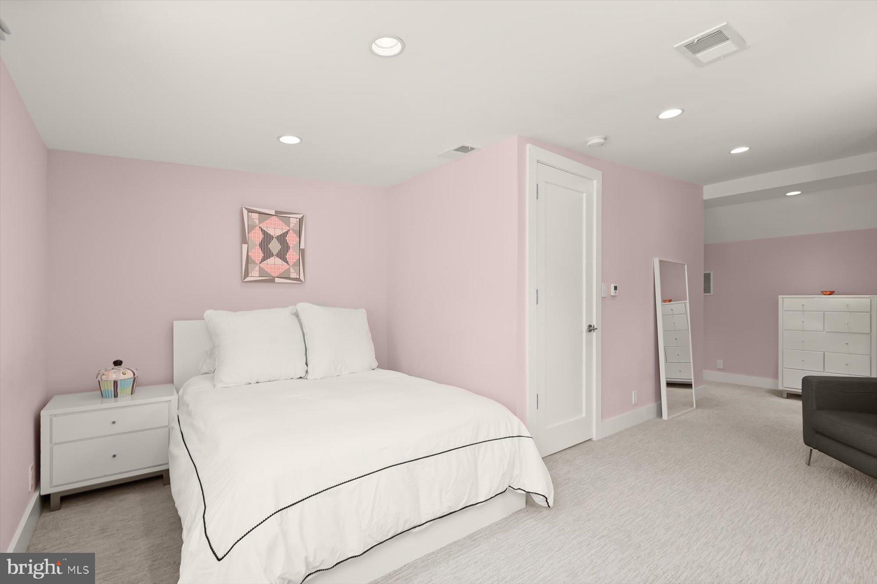 2901 Albemarle Street Northwest Washington, DC 20008 - Photo 33 of 42