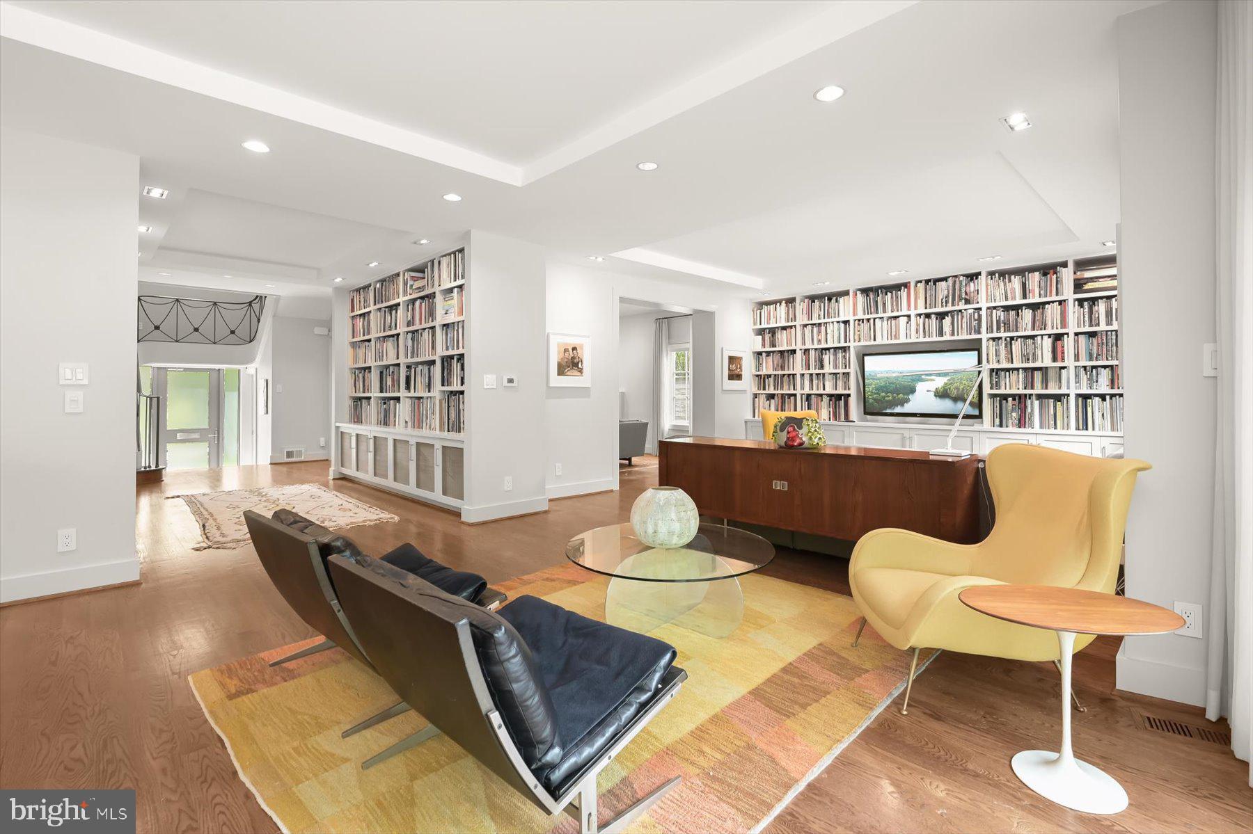 2901 Albemarle Street Northwest Washington, DC 20008 - Photo 10 of 42