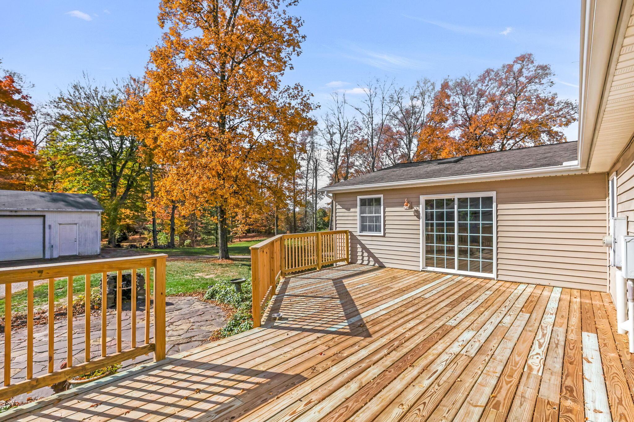 4043 Blacks Road Southwest Hebron, OH 43025 - Photo 47 of 68 Deck