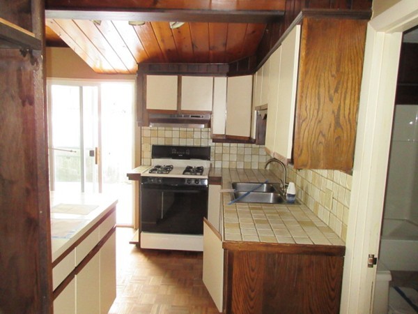 11 Burton Street Worcester, MA 01607 - Photo 9 of 26 Gallery Image 9