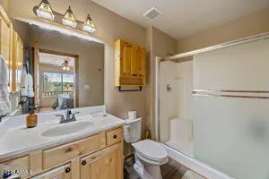 $420,000 | 2670 Lodge Loop, Overgaard, AZ 85933
