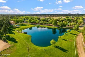 $420,000 | 2670 Lodge Loop, Overgaard, AZ 85933