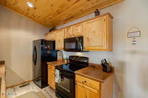 $420,000 | 2670 Lodge Loop, Overgaard, AZ 85933