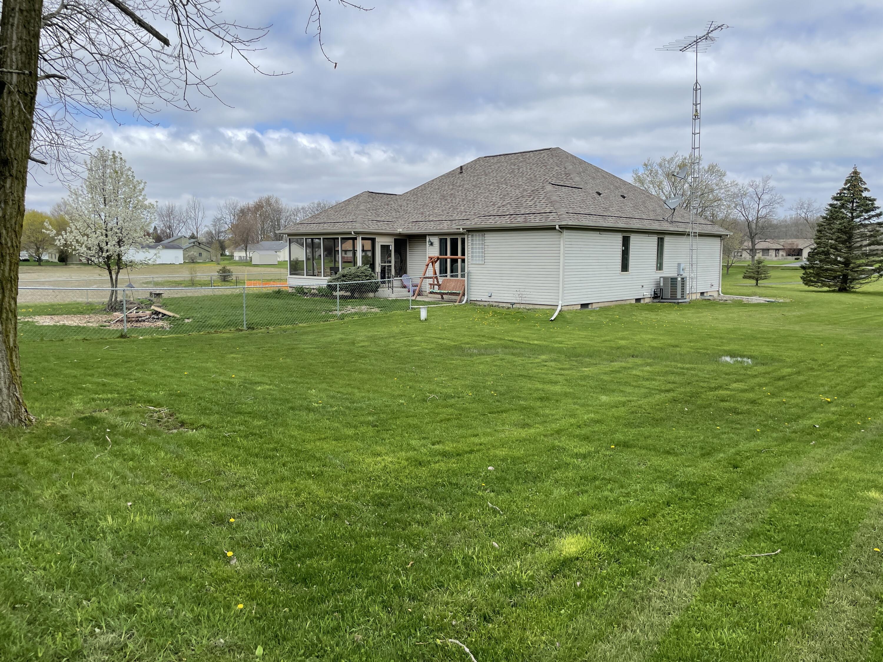 3217 Hunt Road Adrian, MI 49221 - Photo 2 of 38 2