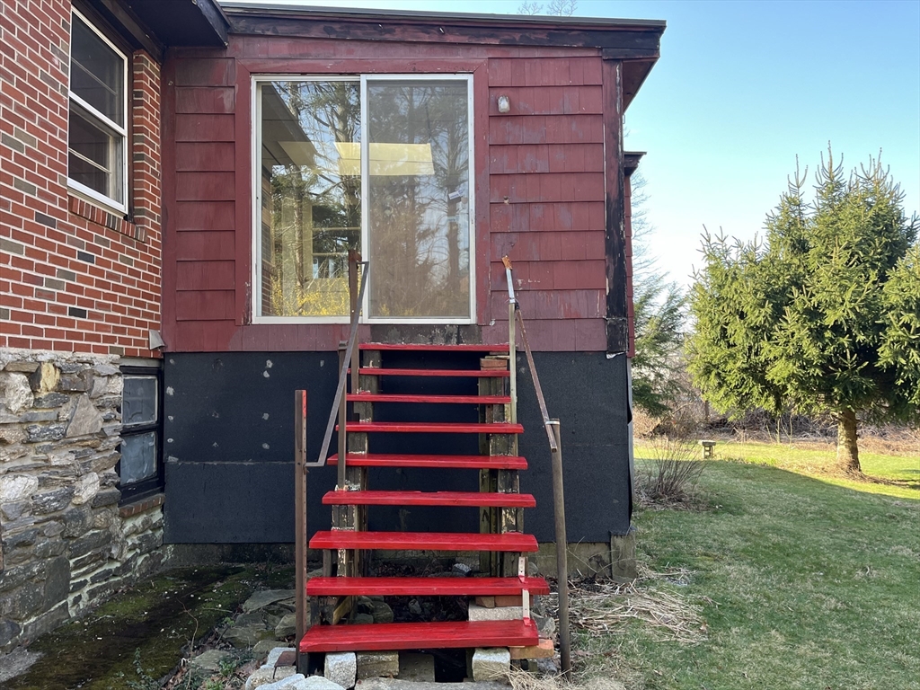 10 Renfrew Street Worcester, MA 01604 - Photo 20 of 25 a front view of a house with a yard