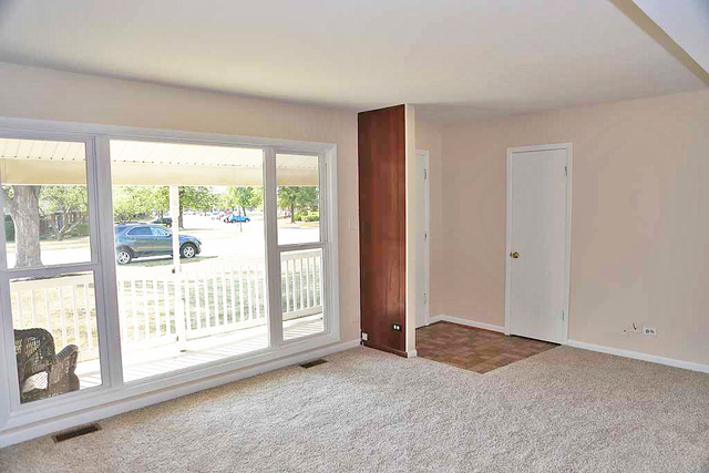 925 Ridge Avenue Elk Grove Village, IL 60007 - Photo 2 of 21