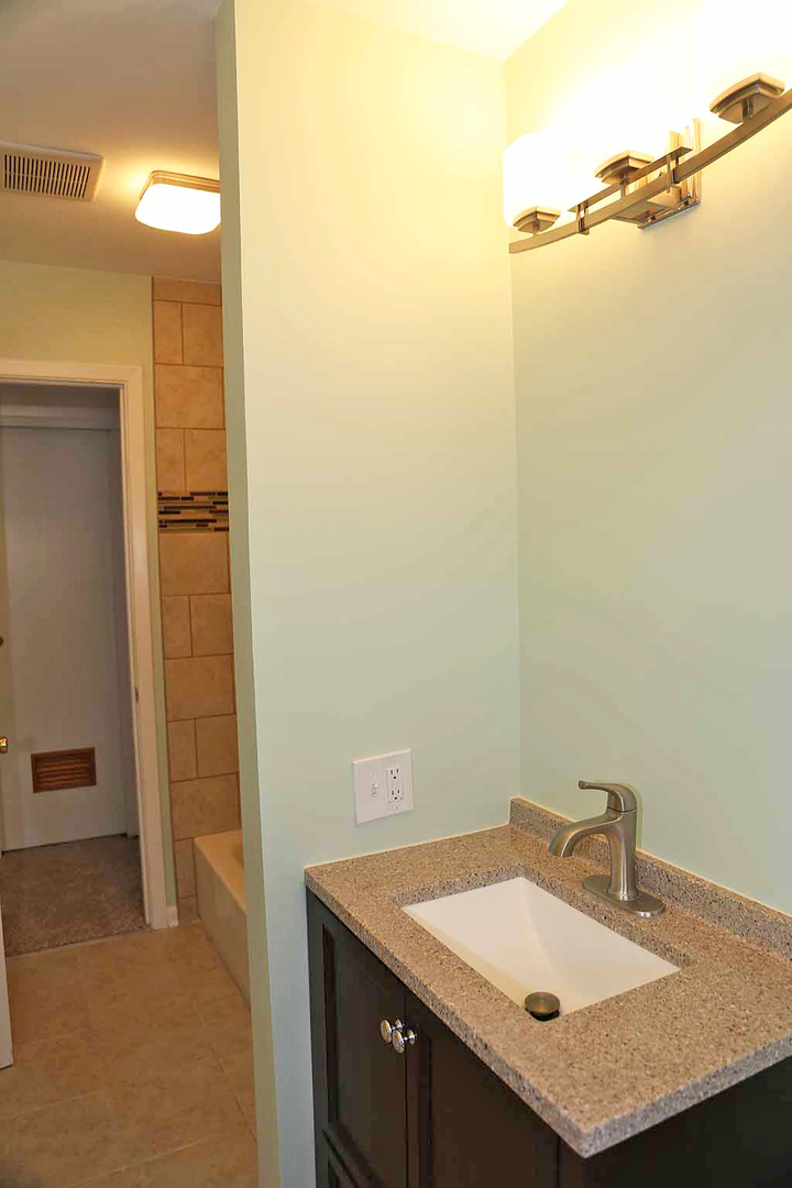 925 Ridge Avenue Elk Grove Village, IL 60007 - Photo 13 of 21