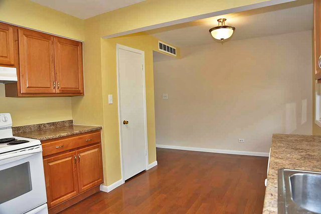 925 Ridge Avenue Elk Grove Village, IL 60007 - Photo 8 of 21