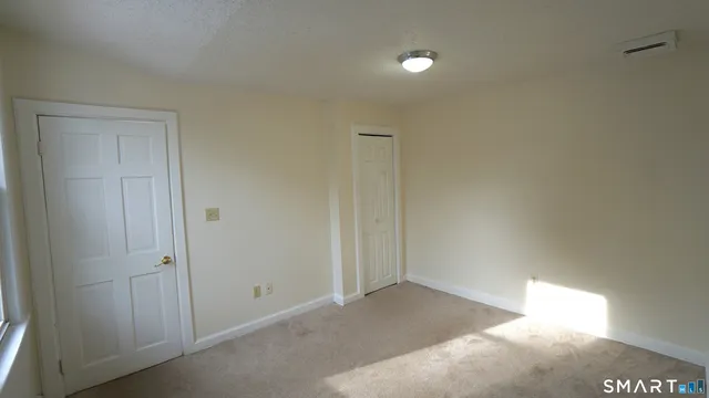 $1,900 | 42 Woodbridge Street, Unit 42 5, Manchester, CT 06042