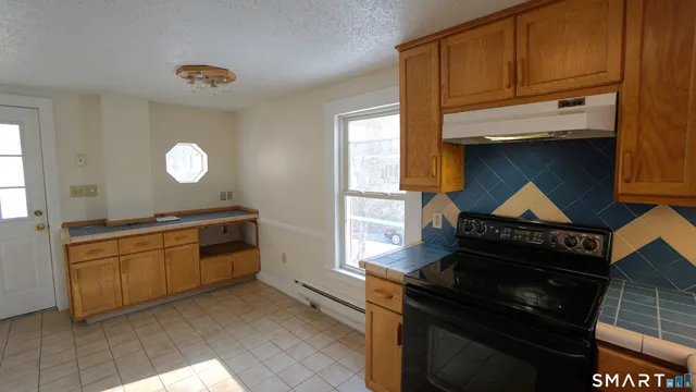 $1,900 | 42 Woodbridge Street, Unit 42 5, Manchester, CT 06042