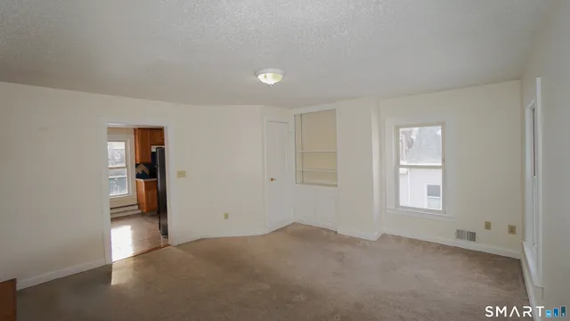 $1,900 | 42 Woodbridge Street, Unit 42 5, Manchester, CT 06042