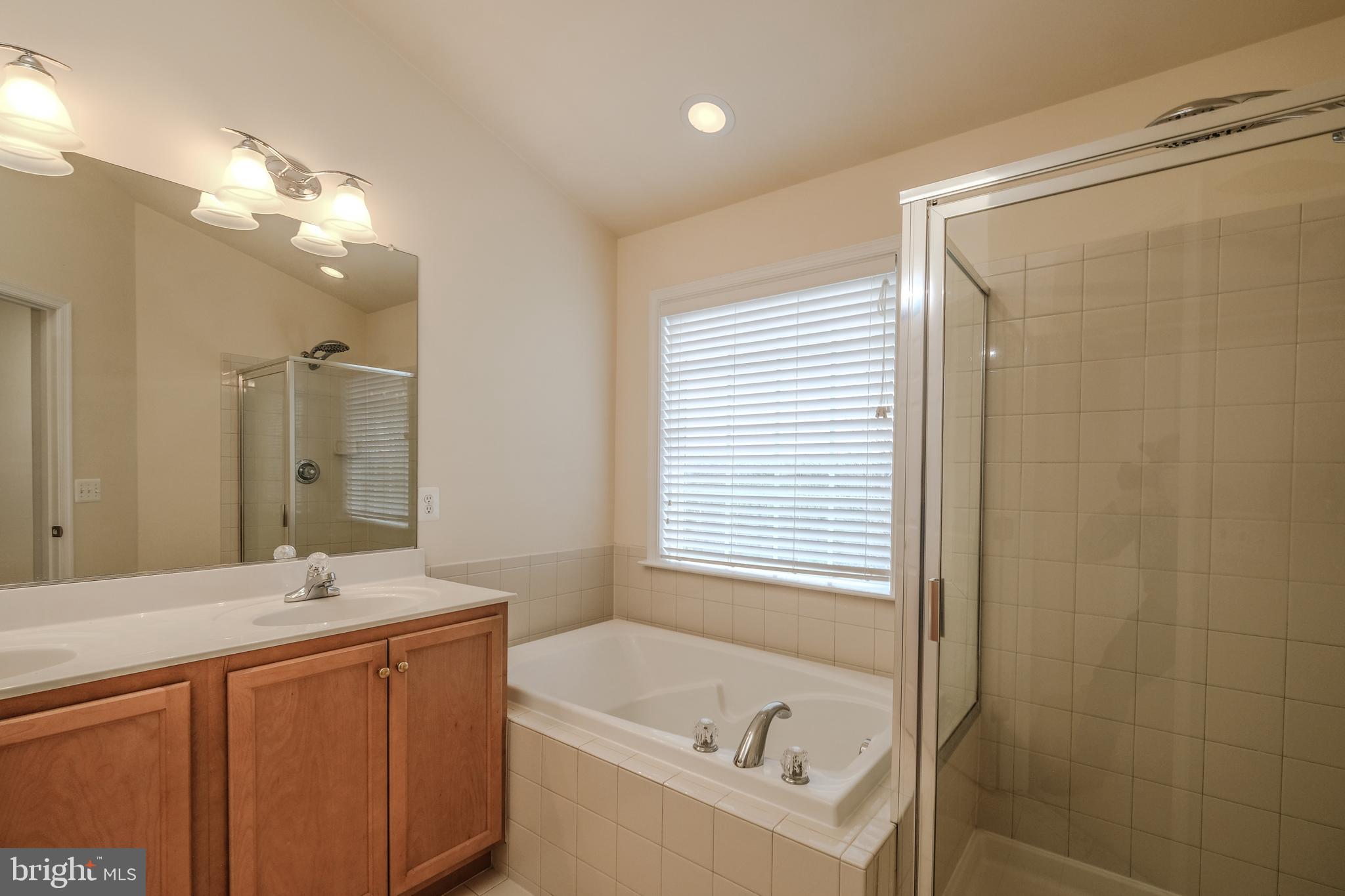17 Driver Square Front Royal, VA 22630 - Photo 23 of 54 Master bath is vaulted.