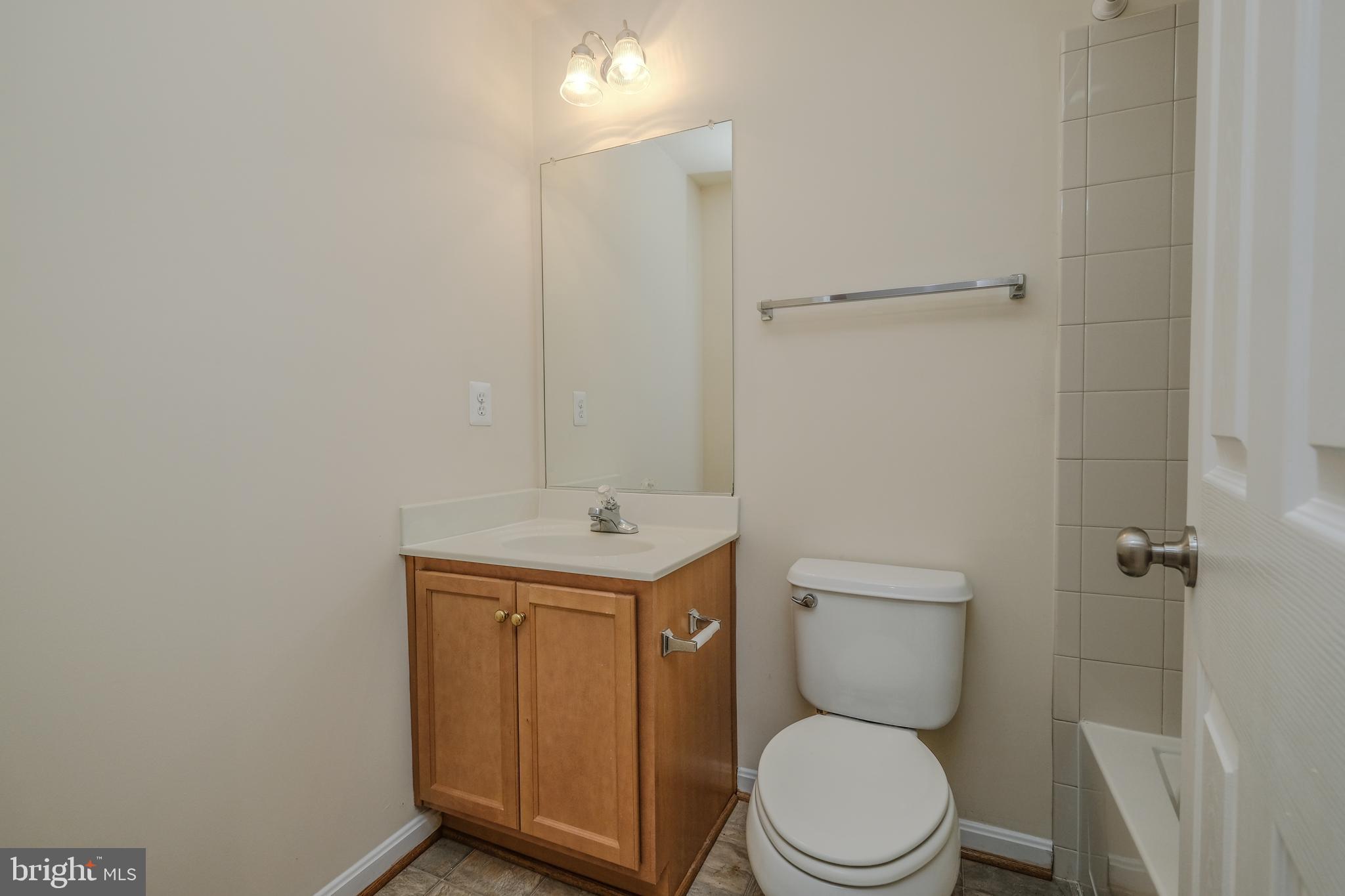 17 Driver Square Front Royal, VA 22630 - Photo 38 of 54 Lower level full bathroom.