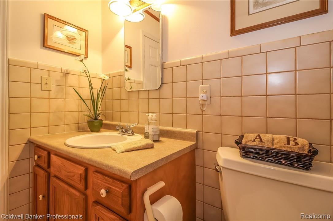 25348 Farmington Road Farmington, MI 48336 - Photo 13 of 27 017-4515216-large.jpg