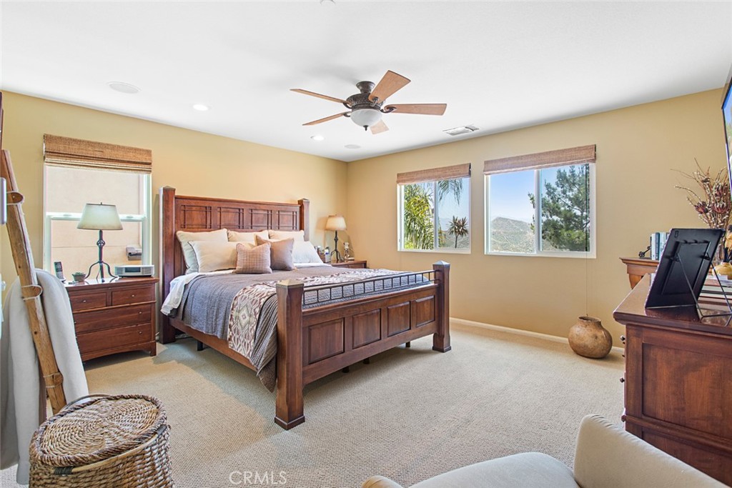 19316 Graham Lane Saugus, CA 91350 - Photo 16 of 43