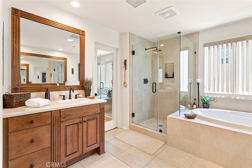 19316 Graham Lane Saugus, CA 91350 - Photo 20 of 43