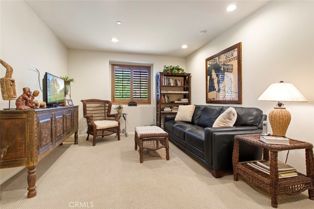 19316 Graham Lane Saugus, CA 91350 - Photo 22 of 43