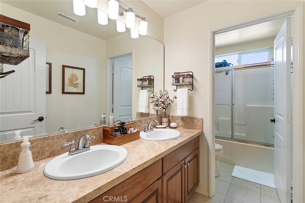 19316 Graham Lane Saugus, CA 91350 - Photo 24 of 43