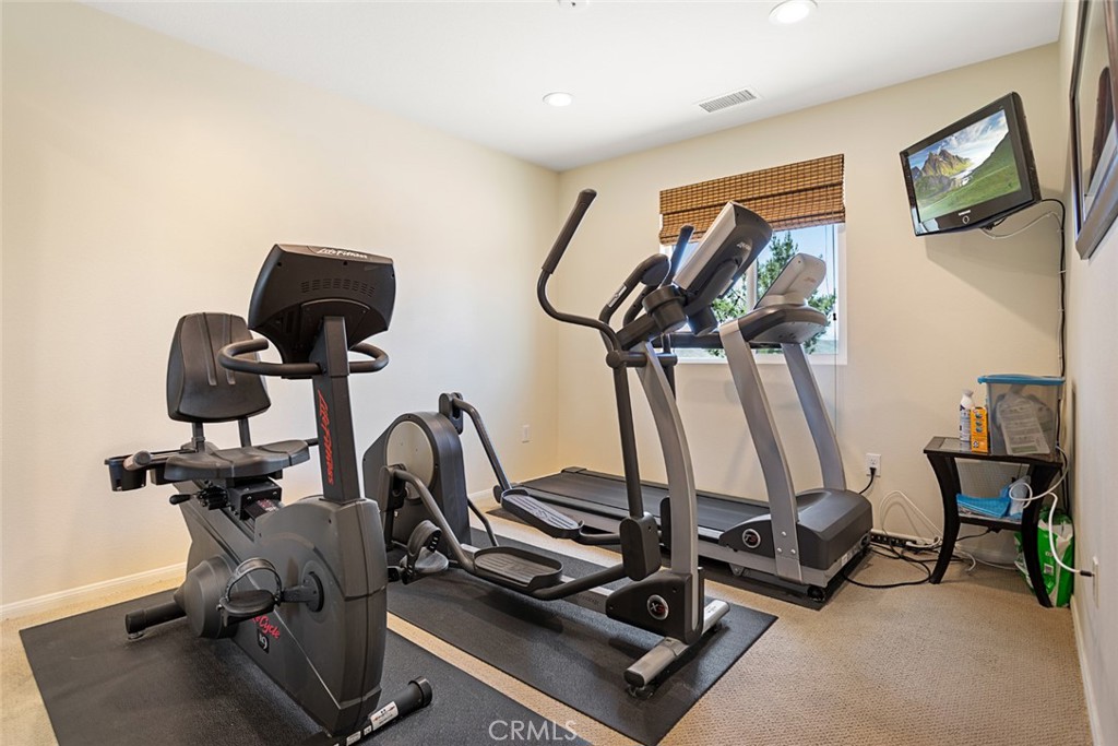 19316 Graham Lane Saugus, CA 91350 - Photo 26 of 43