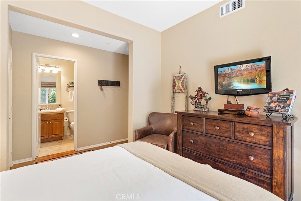 19316 Graham Lane Saugus, CA 91350 - Photo 31 of 43