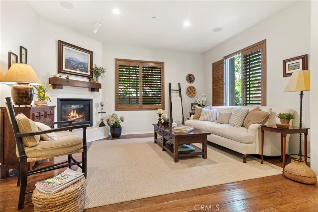 19316 Graham Lane Saugus, CA 91350 - Photo 5 of 43