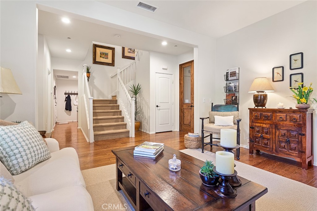 19316 Graham Lane Saugus, CA 91350 - Photo 7 of 43