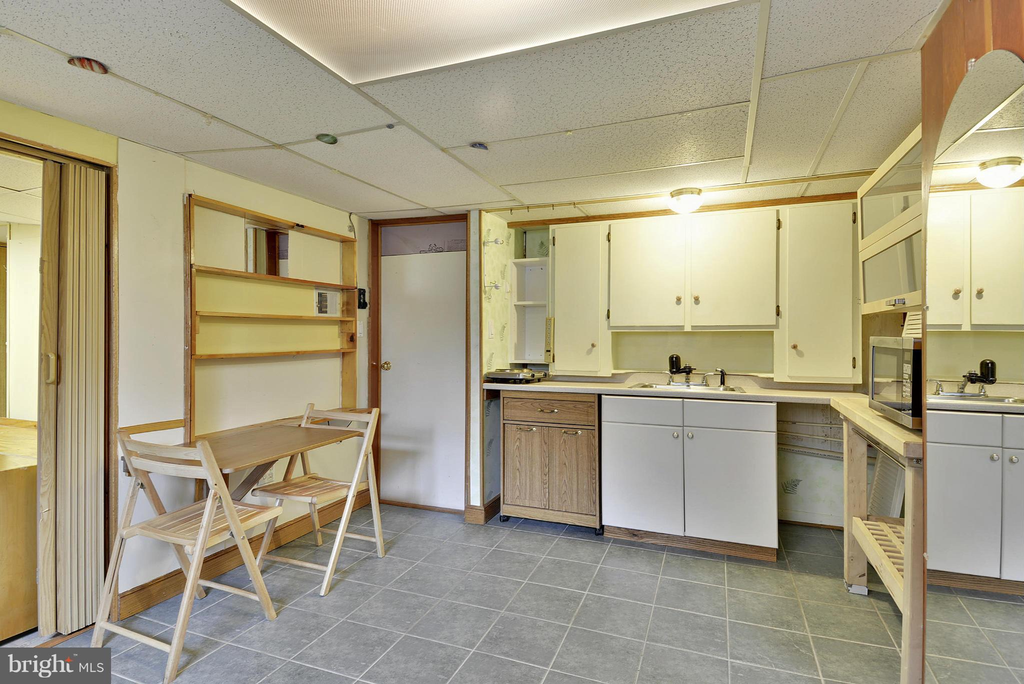 4402 Garrett Park Road Silver Spring, MD 20906 - Photo 21 of 30 Lower level kitchenette!