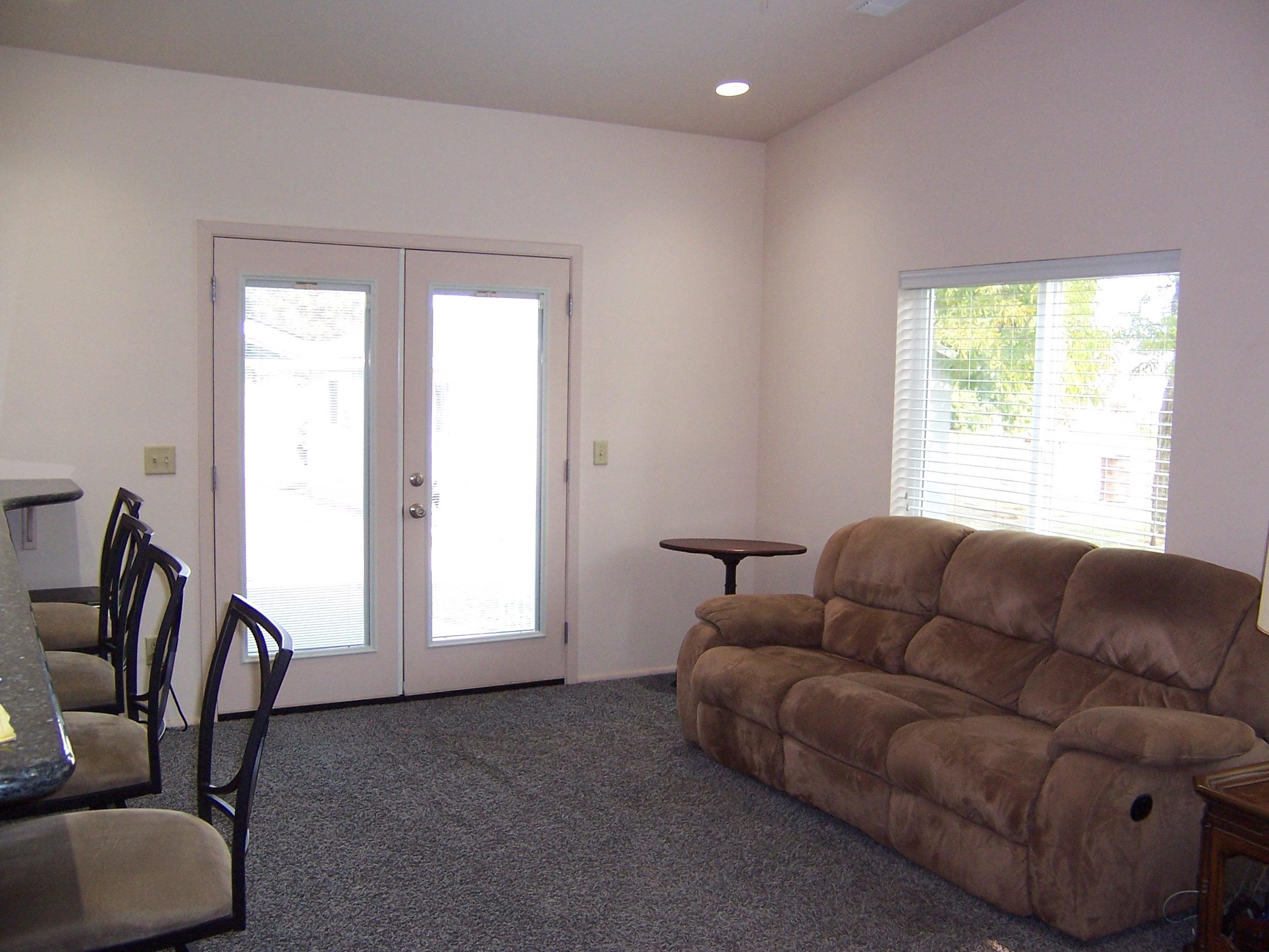 3372 Freeland Road Central Point, OR 97502 - Photo 22 of 37 Vaulted Family Room