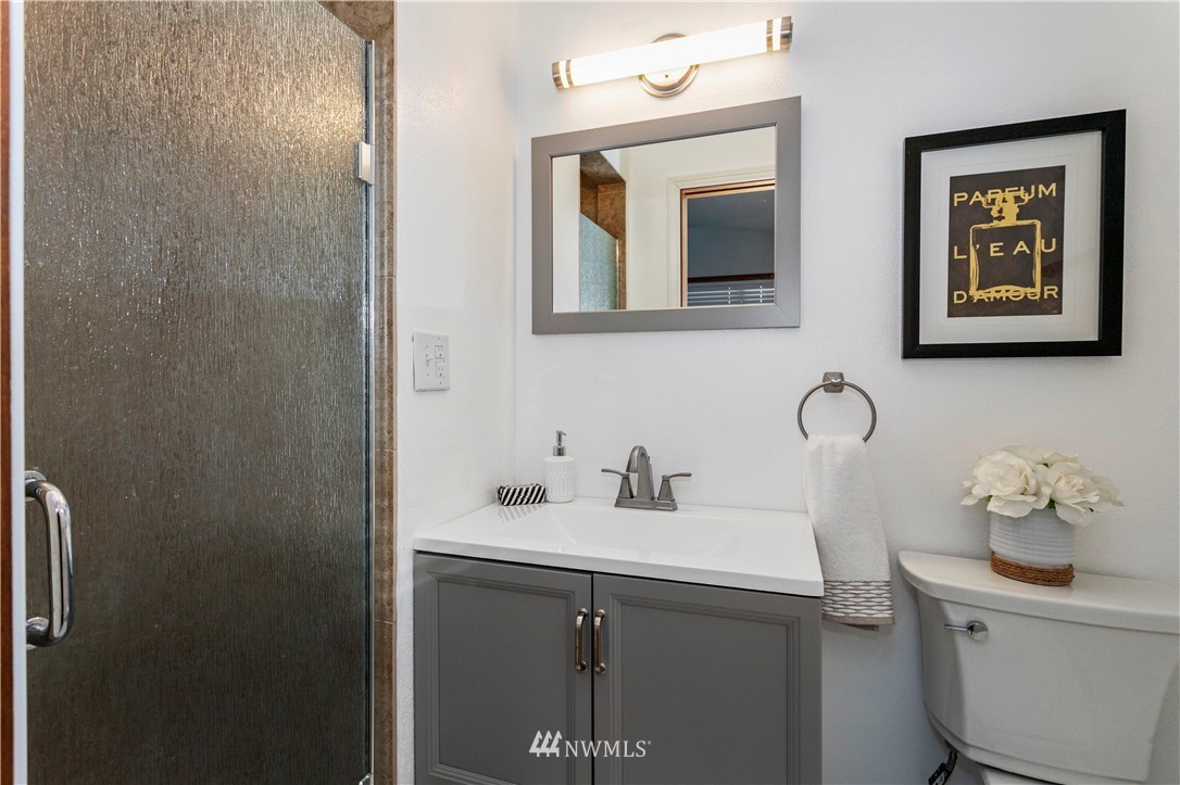 821 Sheridan Road Bremerton, WA 98310 - Photo 12 of 26