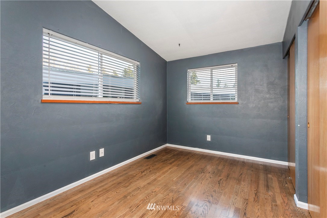 821 Sheridan Road Bremerton, WA 98310 - Photo 13 of 26